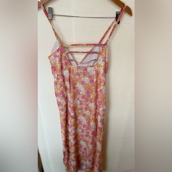 ASOS DESIGN cami pleated midi dress with if split in coral floral print - Picture 5 of 11